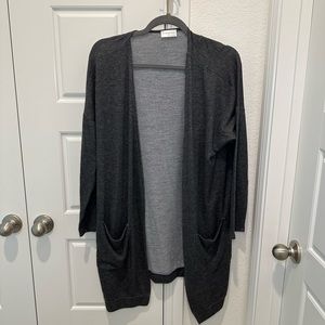 gray cardigan with pockets (light in weight)